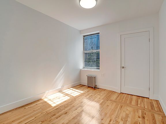 3rd image of 332 W 47th St APT 5B