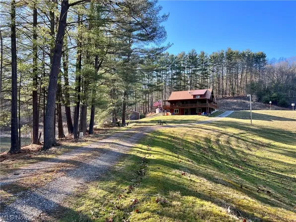 11942 Petry Hill Rd SE, Gnadenhutten, OH 44629