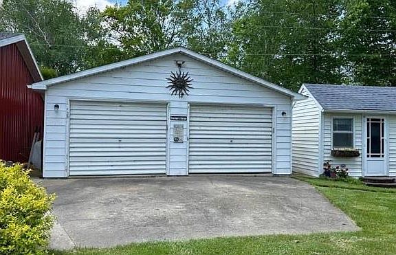 3rd image of 7365 Lighthouse Rd