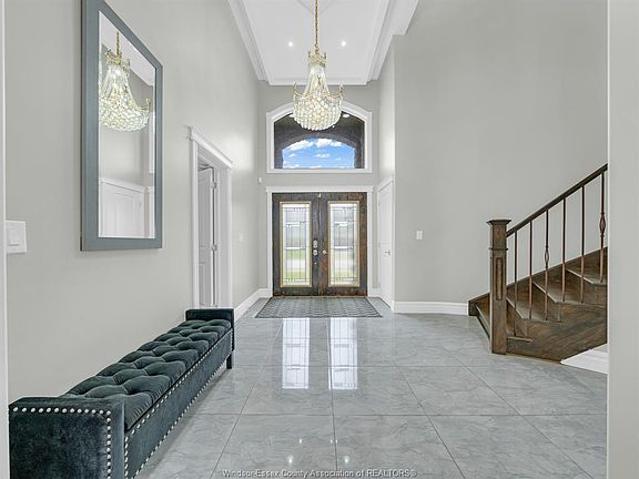 2nd image of 31 Heathview Trl