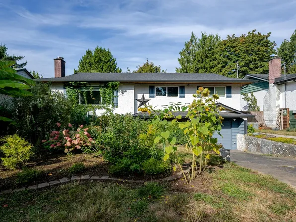11673 Morris St, Maple Ridge, BC V2X 5C5