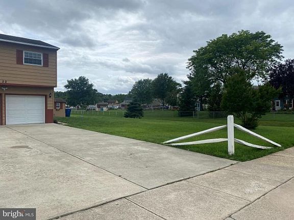 3rd image of 22 Seeley Dr