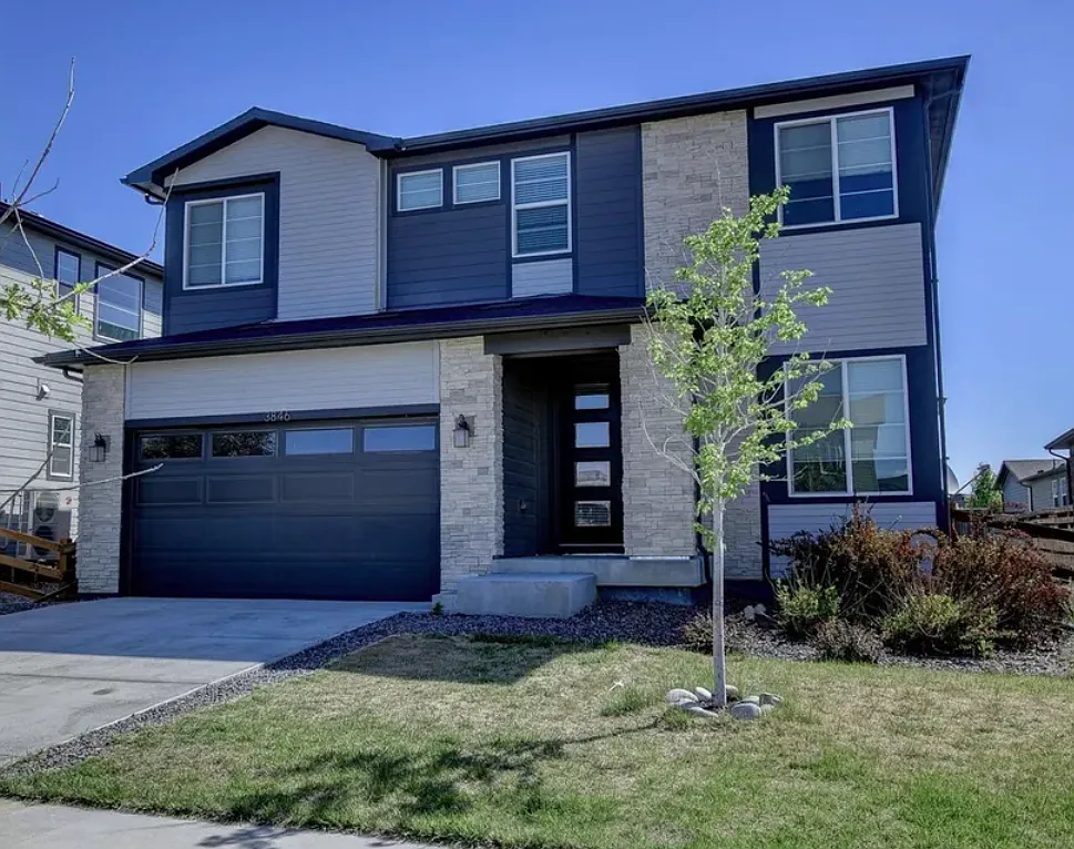 4 bed, 2.5 bath, 2392 sqft, $3,200 — Photo 1