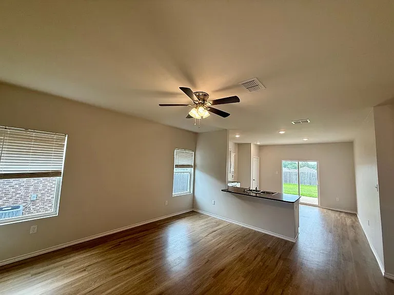 1128 Mission Creek Dr — Photo 4