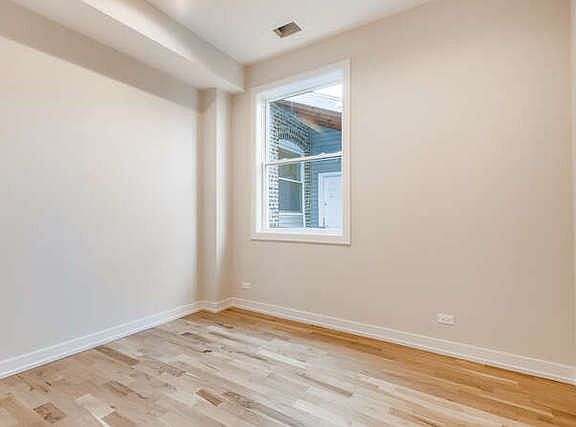 5th image of 1040 N Wood St #3