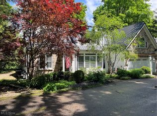 8330 Lucerne Dr, Chagrin Falls, OH 44023