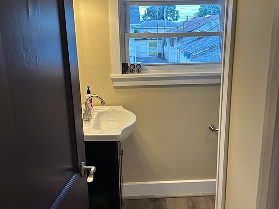5th image of 907 E Chocolate Ave #D