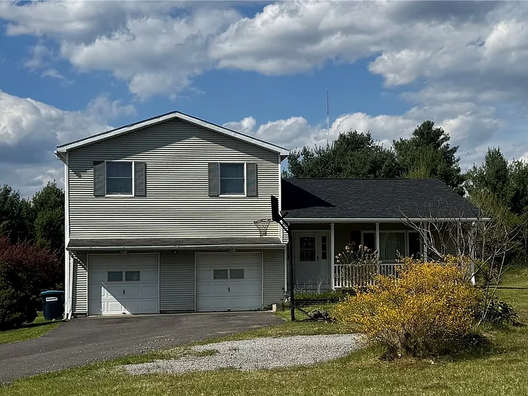 112 Central Dr — Photo 2