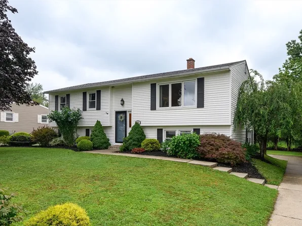 18 Greenings Ave, Pittsfield, MA 01201