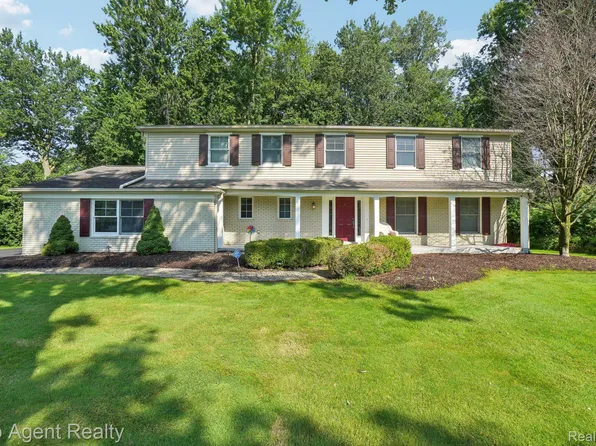 2842 Masefield Dr, Bloomfield Hills, MI 48304