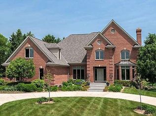 558 Beechwood Dr, Cedarburg, WI 53012