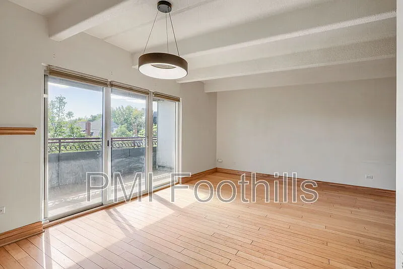 2 bed, 2.0 bath, 929 sqft, $2,237 — Photo 3
