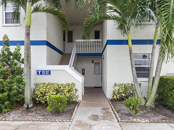 2nd image of 1507 SE Royal Green Cir #101