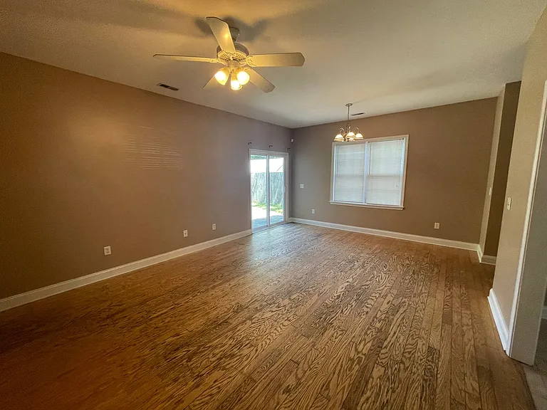 375 Lullwater Dr — Photo 5