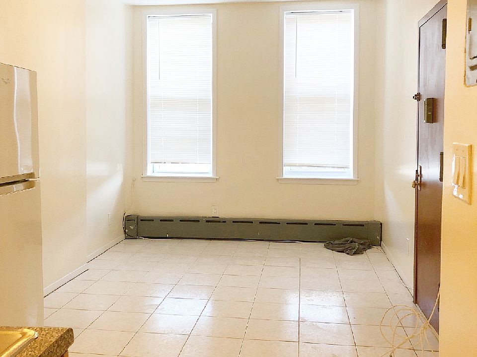 1st image of 26-20 Hoyt Ave S #1D