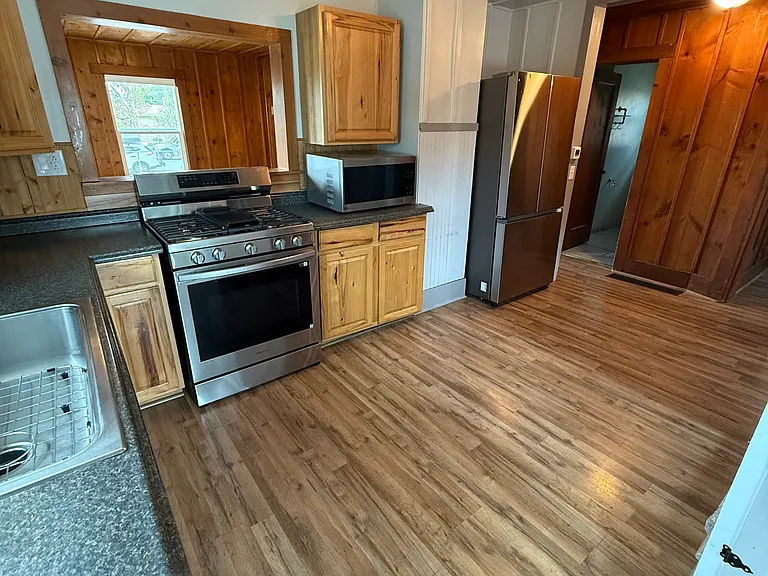 2542 Elm Ave — Photo 12