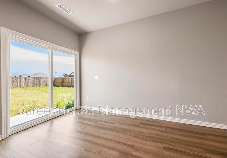 210 Williams Ct — Photo 5