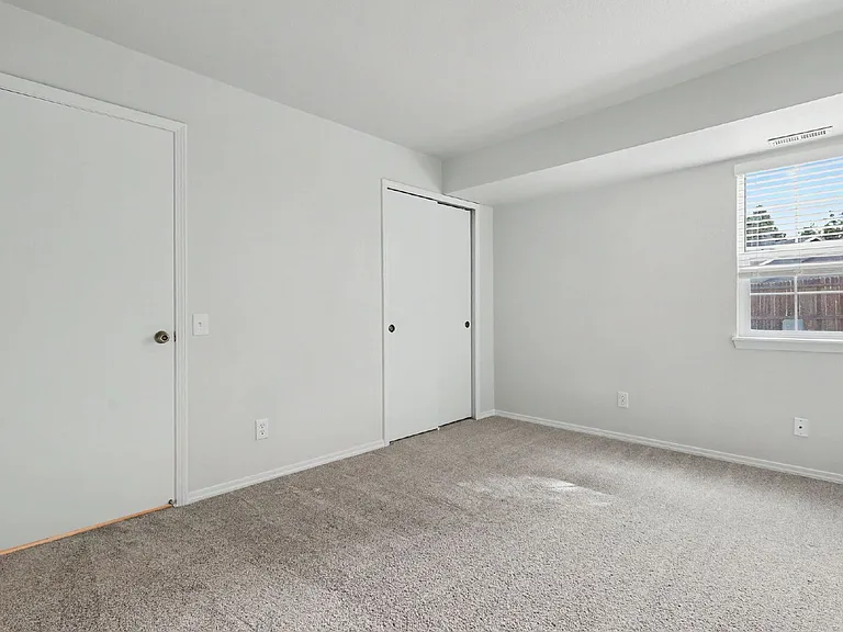 1430 Tamarisk Dr — Photo 17