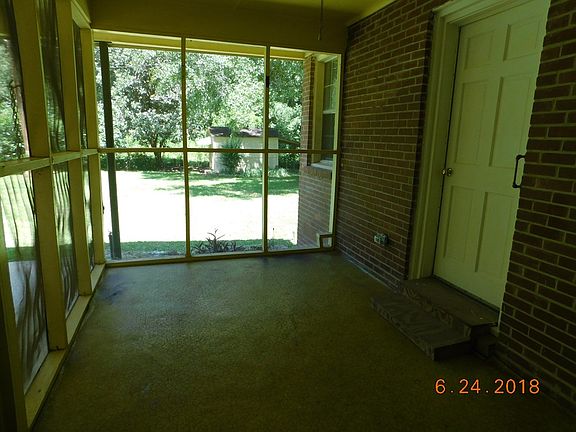 5th image of 339 W Camellia Dr
