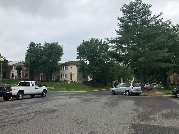 4th image of 4122 Hamlin Ct