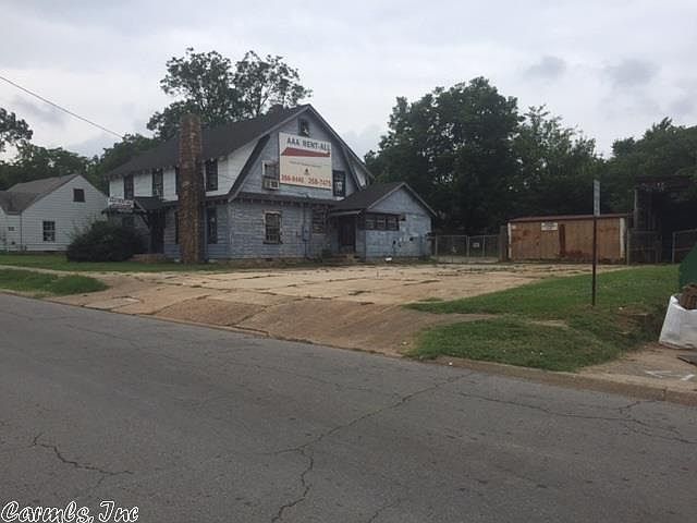 2nd image of 806 W Race Ave