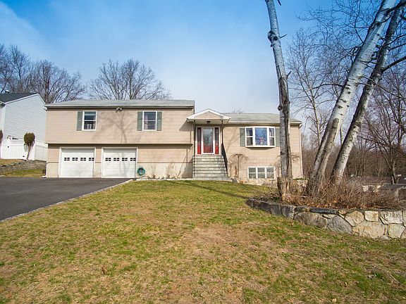 2nd image of 4 Lucs Ln