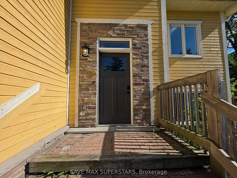 222 Phillips St #UPPER — Photo 3