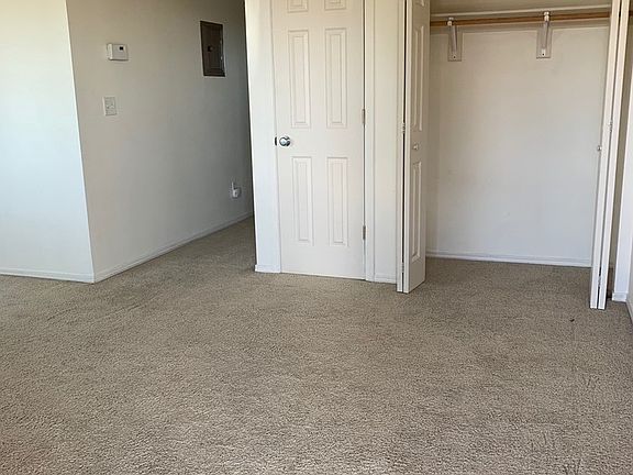 4th image of 916 Shirley Pl APT E