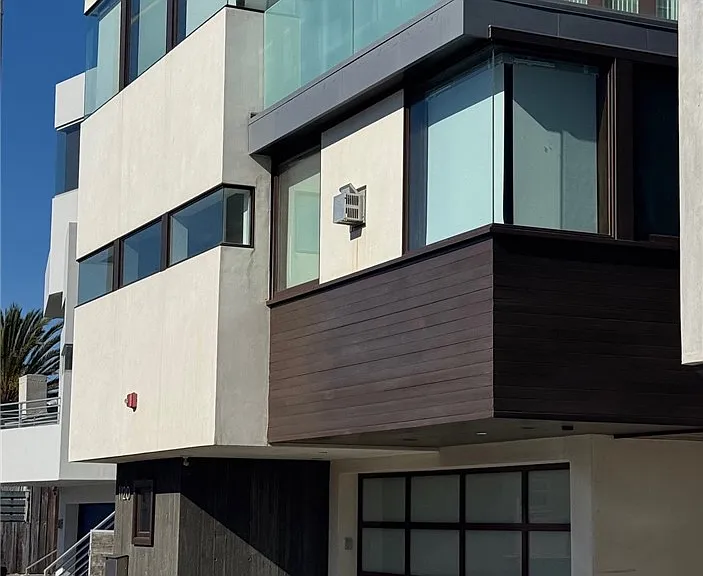 1120 Palm Dr — Photo 1