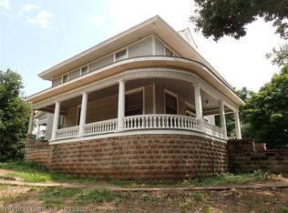 101 Grandview Ave, Clarksville, AR 72830