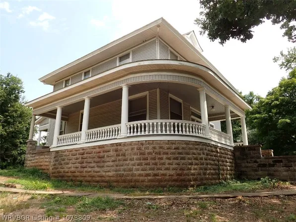 101 Grandview Ave, Clarksville, AR 72830