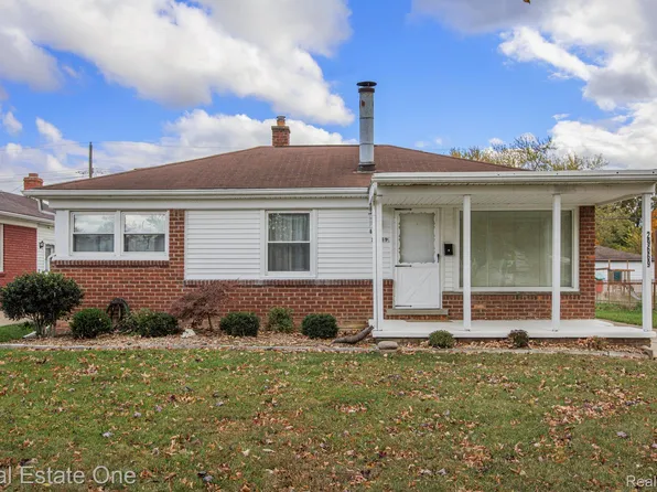 29669 Red Cedar Dr, Flat Rock, MI 48134