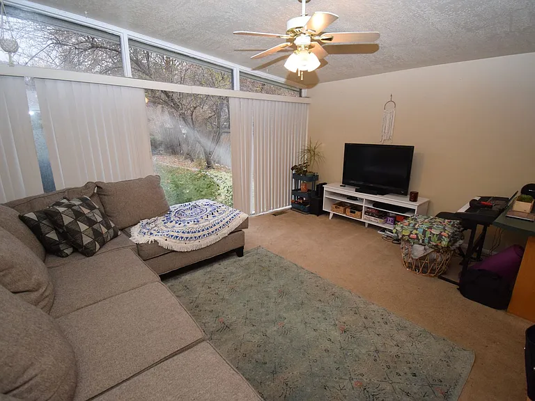 4826 S Viewmont St — Photo 2