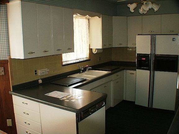 5th image of 19447 Westover Ave