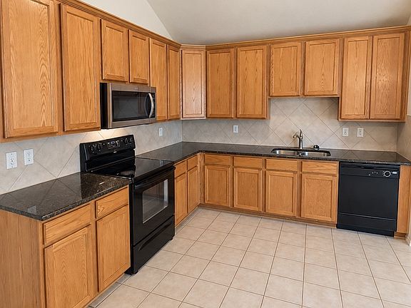 4th image of 1314 Maple Terrace Dr