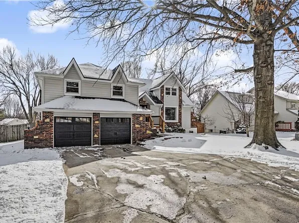 6215 Ridge Rd, Kansas City, MO 64152