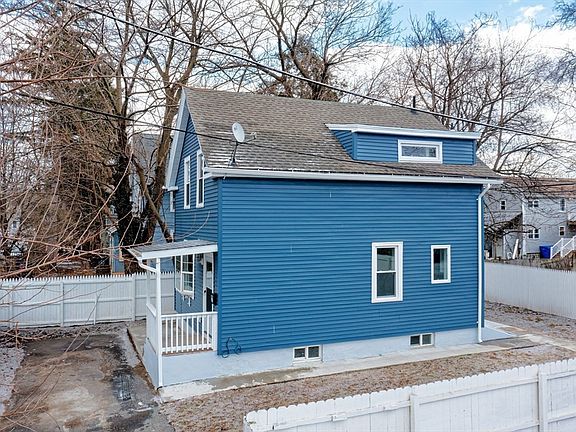 5th image of 11 Carpenter Ct