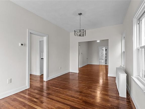 5th image of 165 Bartlett Ave