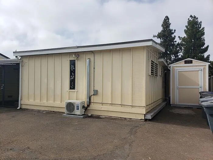 4490 Pomona Ave — Photo 4
