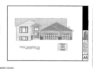 3255 45th Ave S, Grand Forks, ND 58201