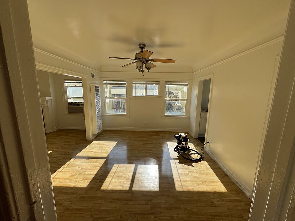 1st image of 1635 N Kenmore Ave #1641-1/2