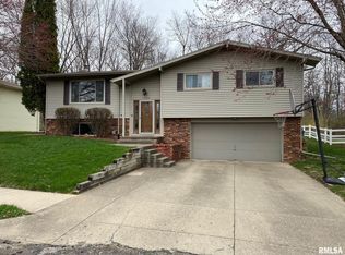 2204 Wildwood Dr, Pekin, IL