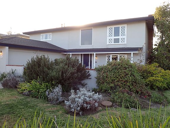 Corner lot with front enclosed patio