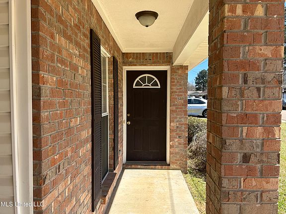 2nd image of 1919 Twin Pine Dr