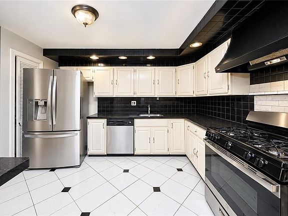 3rd image of 77 Simonson Ave