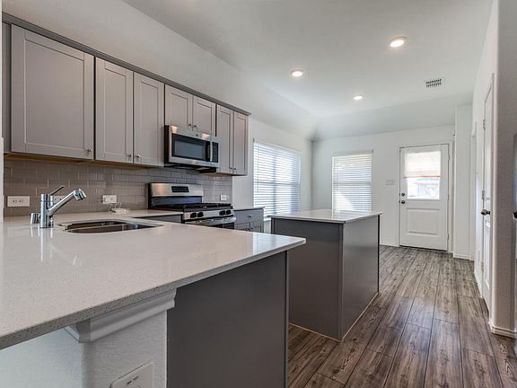 4th image of 2907 Meadowlands Dr
