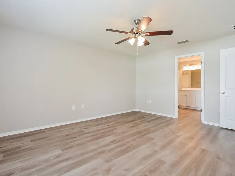 1617 Strathmore Cir — Photo 9
