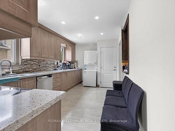 3rd image of 26 Talbot St