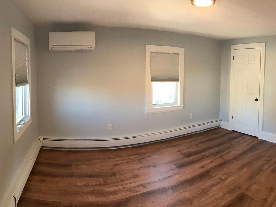 Front bedroom.