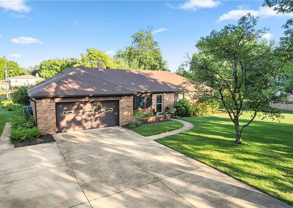 1st image of 837 Beaumont Ct